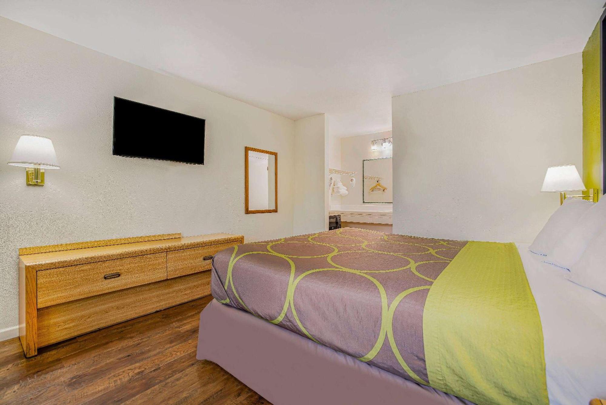 Super 8 By Wyndham Auburn Hotel Eksteriør billede